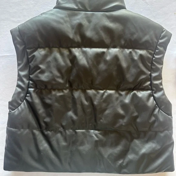 Zara Black Puffer Vest with Zipper Details - Picture 6 of 6